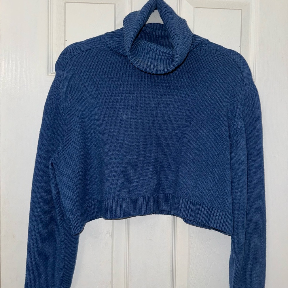 Small blue cropped sweater